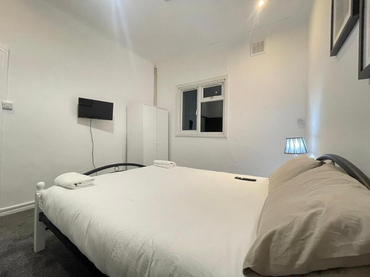 Private Double Room In Stratford London Bagian luar foto